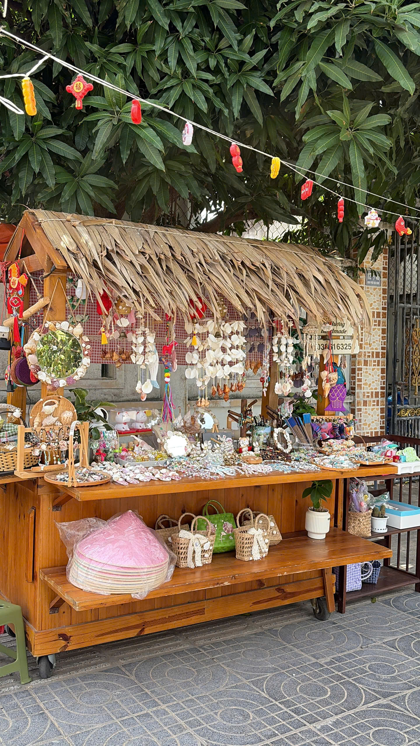 Quầy phụ kiện sò Ốc hương (Oyster accessories counter Oc Huong)